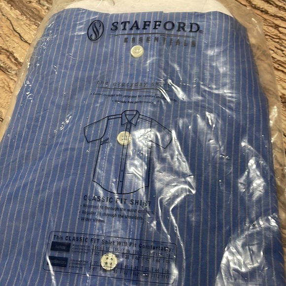 Dress shirt $15 - Picture 3 of 3